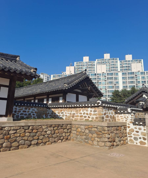 화도진공원과 아파트