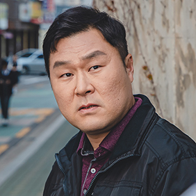 이토록 친밀한 배신자 등장인물 윤경호