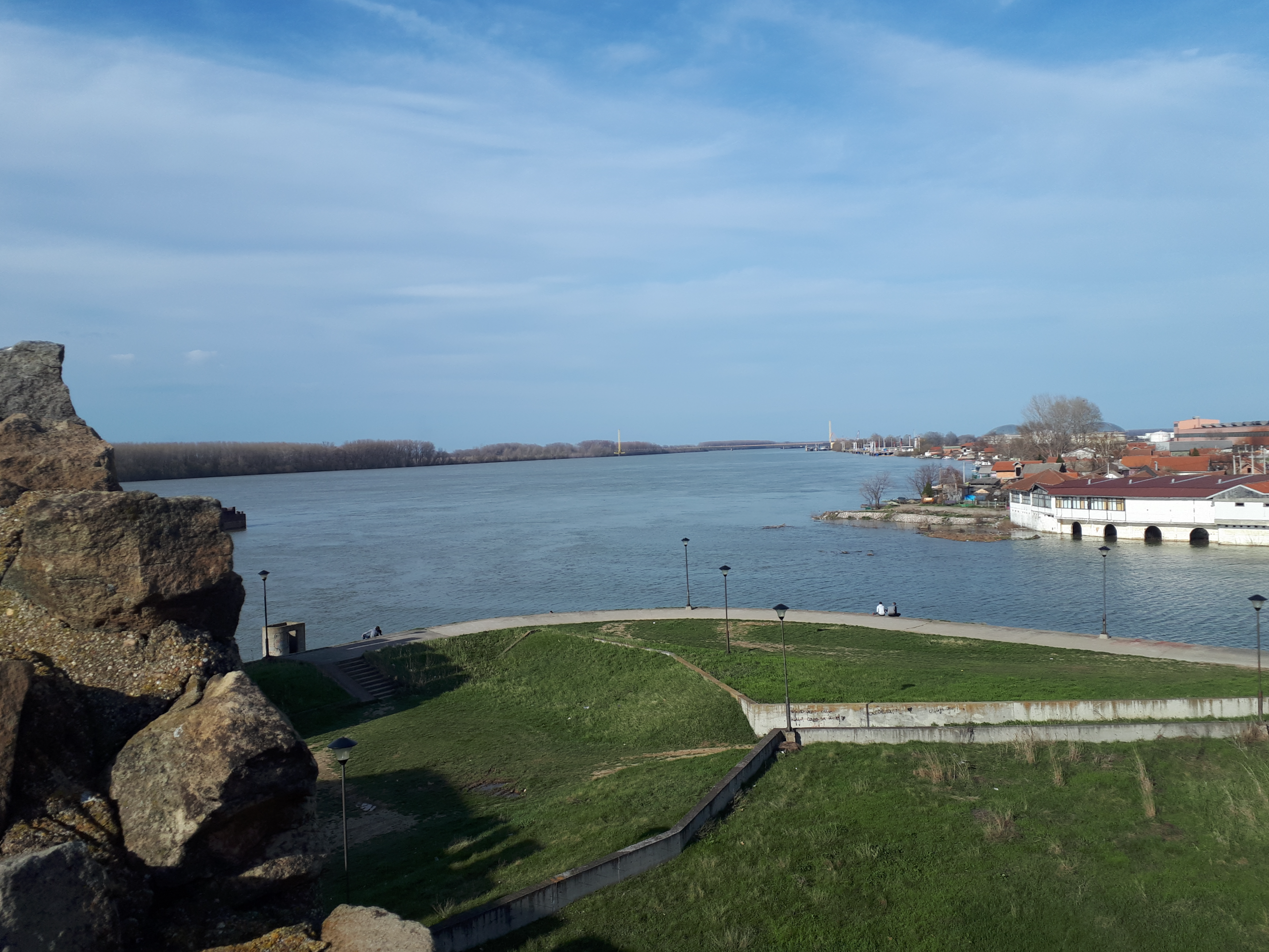 세르비아 스메데레보 요새에서 바라 본 도나우 강