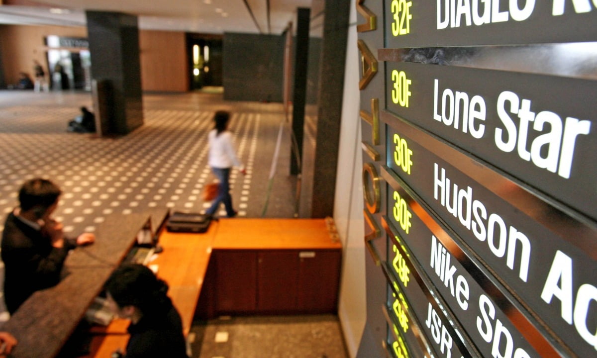 과거 론스타 사무실이 있었던 역삼동 강남파이낸스센터(구 스타타워).