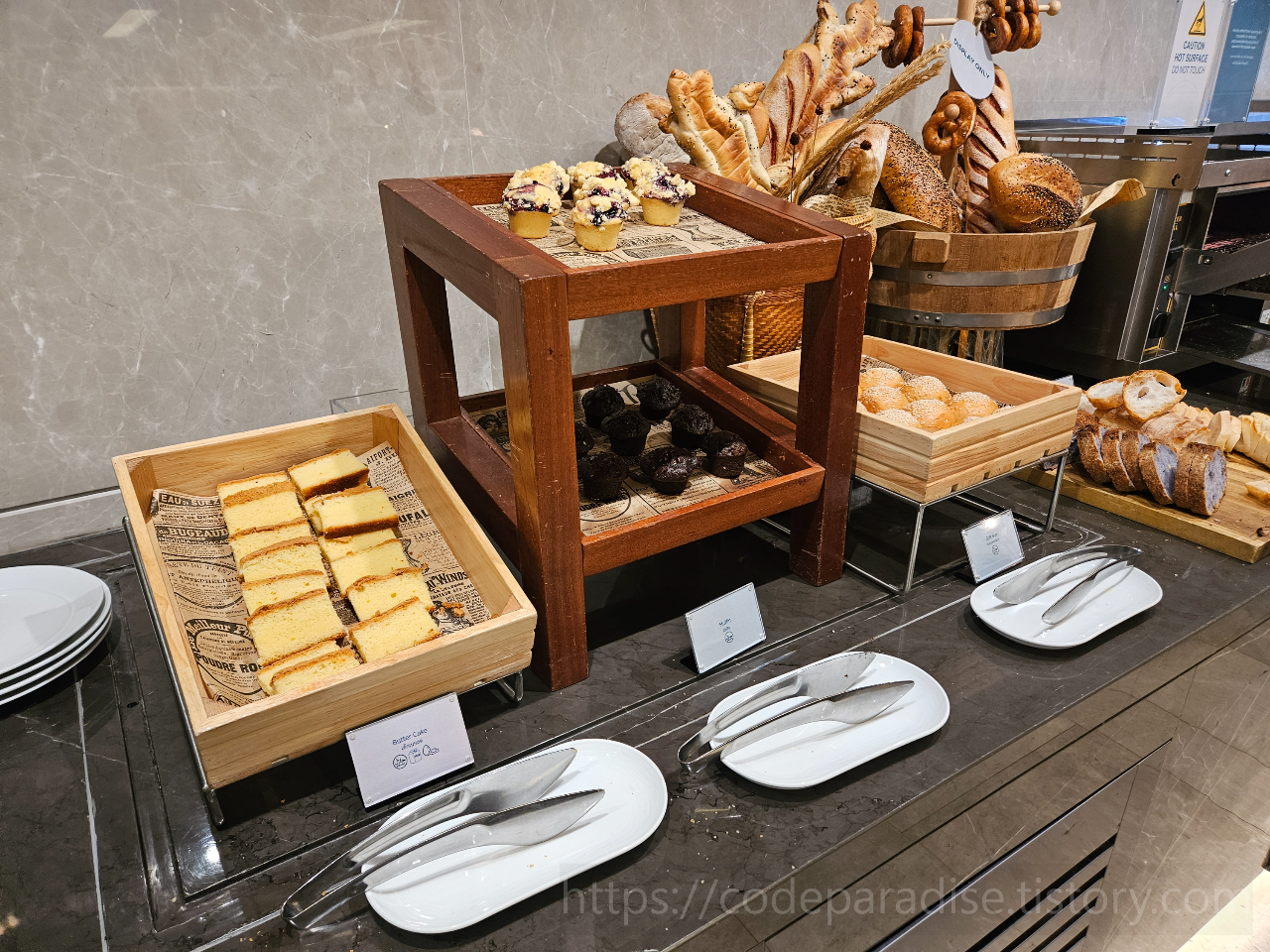 ํธํ
์ฌ์ง