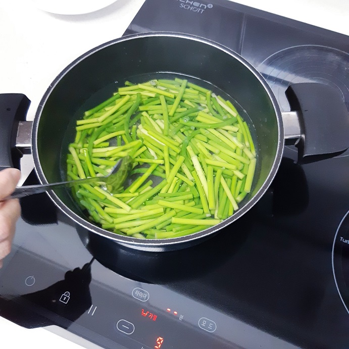 마늘종-데치기