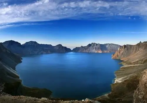 가을-백두산-남파-코스-정상의-청명한-하늘과-깊고-선명한-천지