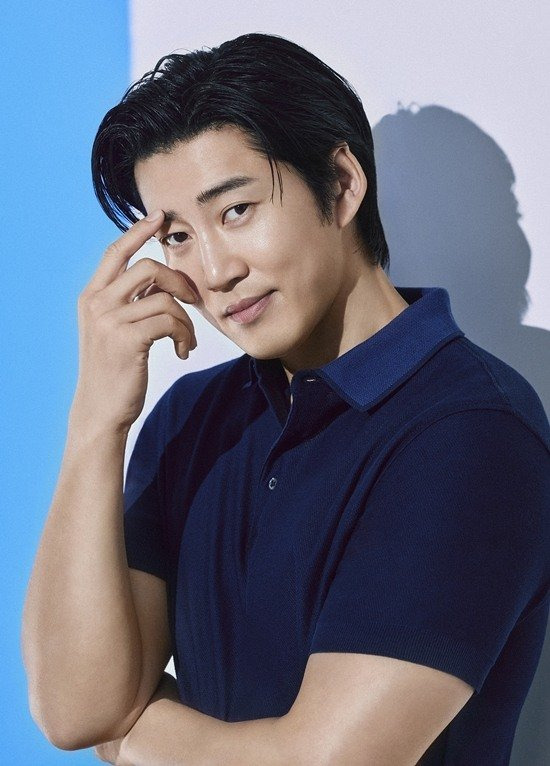 윤계상 배우님의 변신을 두려워하지 않는 배우의 유연함, 서사를 완성하는 깊이 있는 눈빛, 경계를 허문 연기 여정의 진심