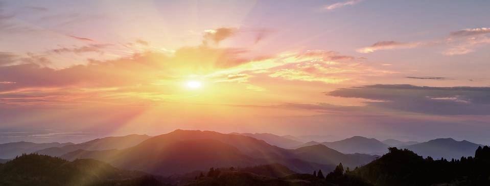 서울 올림픽공원 망월봉 해돋이와 가족 단위 방문객