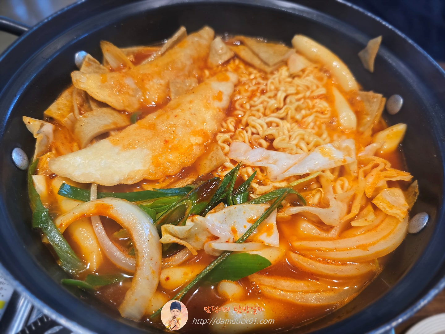기본 떡볶이 + 납작만두 + 반반튀김