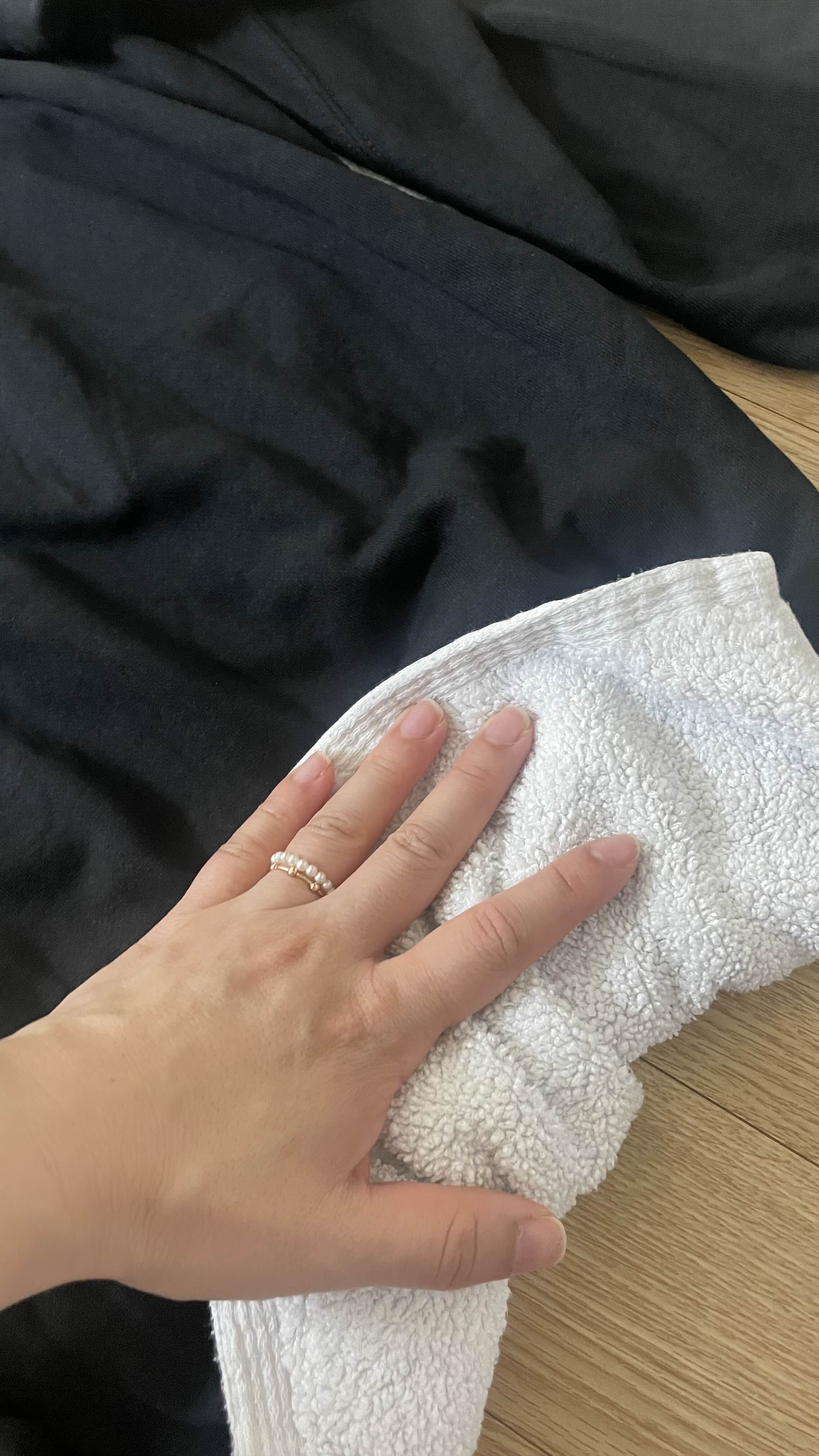 건조기로 줄어든 옷 복원하는 방법