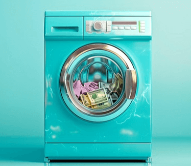 청록색 드럼 세탁기가 있고 그 안에는 달러 지폐들과 보라색 옷이 들어있다.