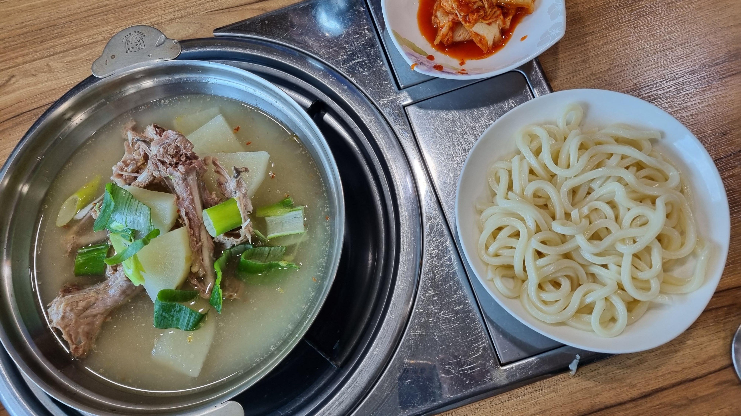꿩육수 꿩칼국수