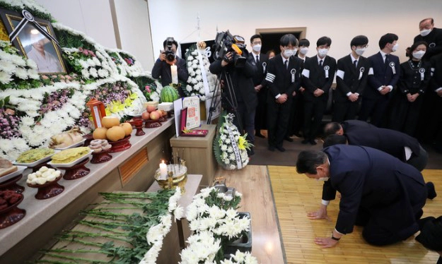 장례식장 절하는 방법 복장 인사말 장례식장 예절 총정리 (자주 묻는 질문 모음)