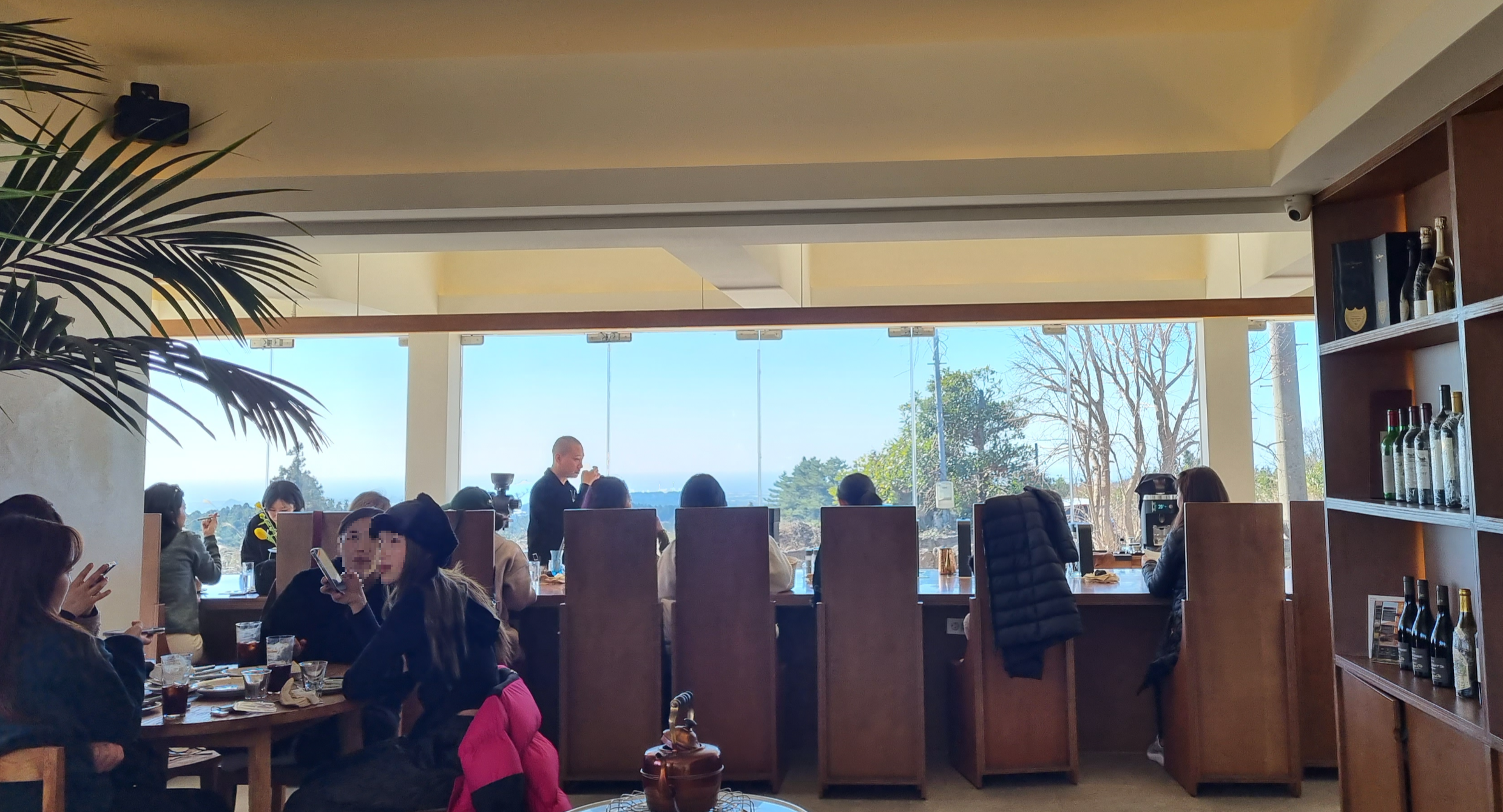 카페 위이 제주 내부