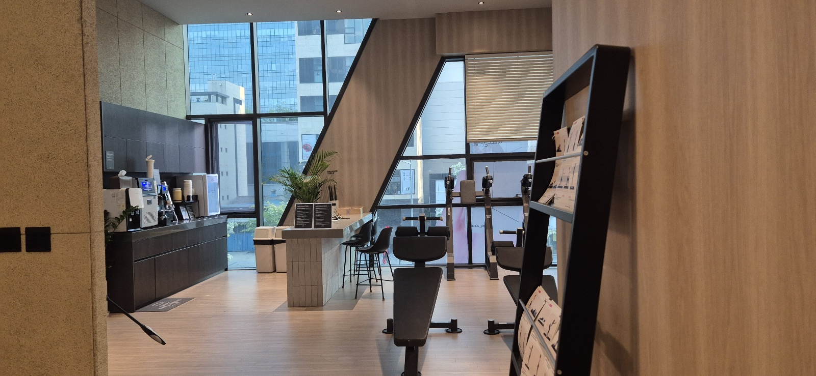 2층 피트니스 전경