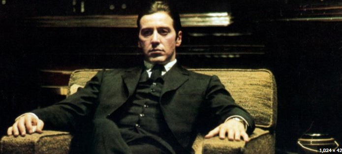 영화 역사상 최고의 마스터피스로 꼽히는 프란시스 포드 코폴라 감독의 대부 2(The Godfather Part II, 1974)의 한 장면. 알 파치노(Al Pacino)가 연기한 주인공 마이클 콜레오네(Michael Corleone)의 고독과 냉혹함, 그리고 범접할 수 없는 권력을 시각적으로 완벽하게 표현한 서정적인 스틸컷.