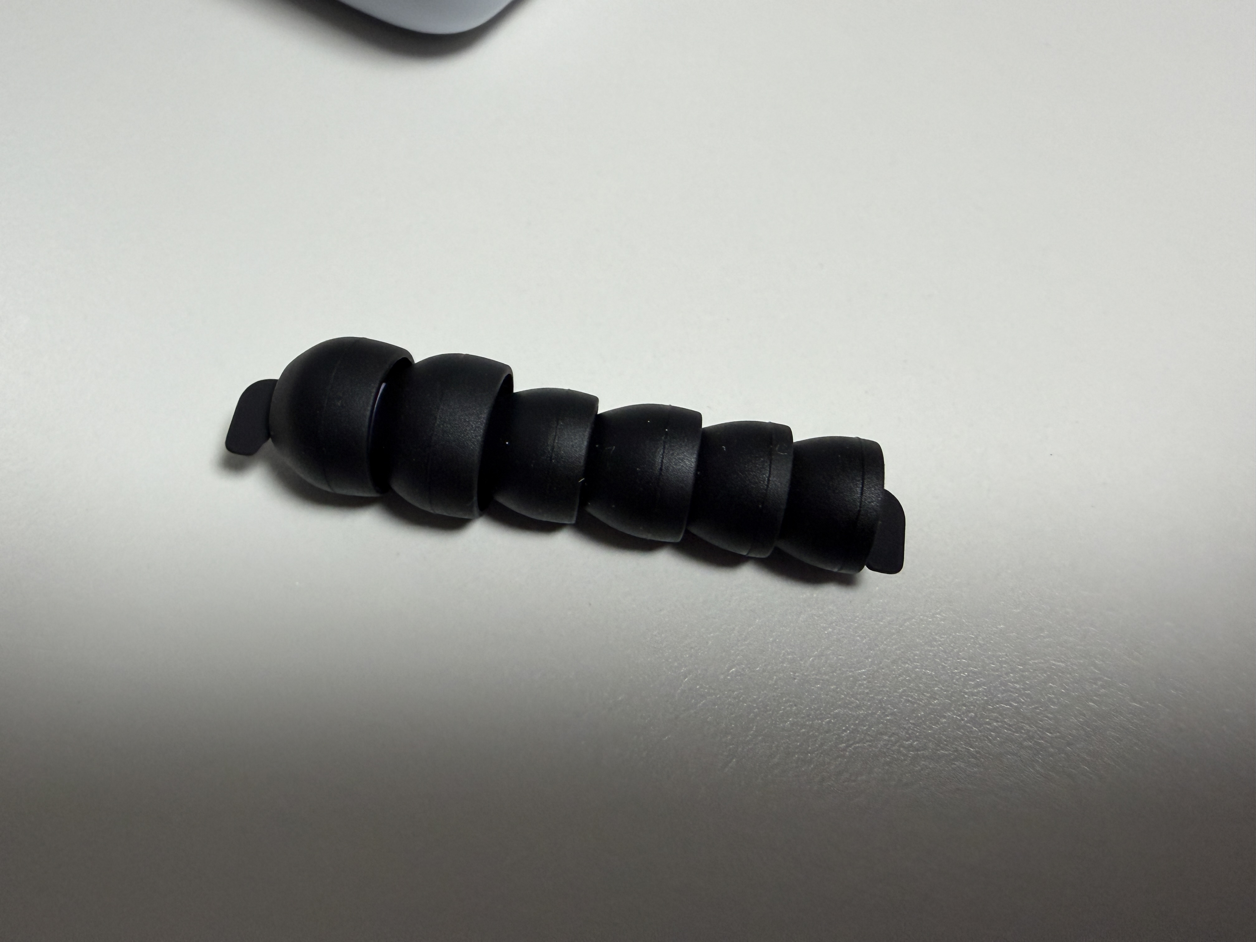 소니 INZONE Buds 케이스 및 동글 휴대 모습