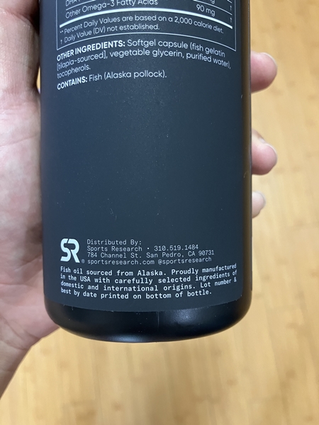 스포츠리서치 트리플 스트렝스 오메가3 뒷면 &ndash; 제조사 정보와 알래스카산 원료 설명 표시