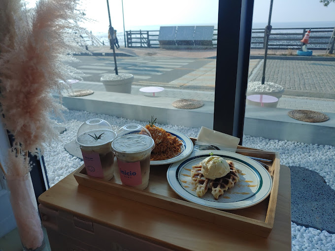 제부도 바다앞 카페 '카페 이니씨오'