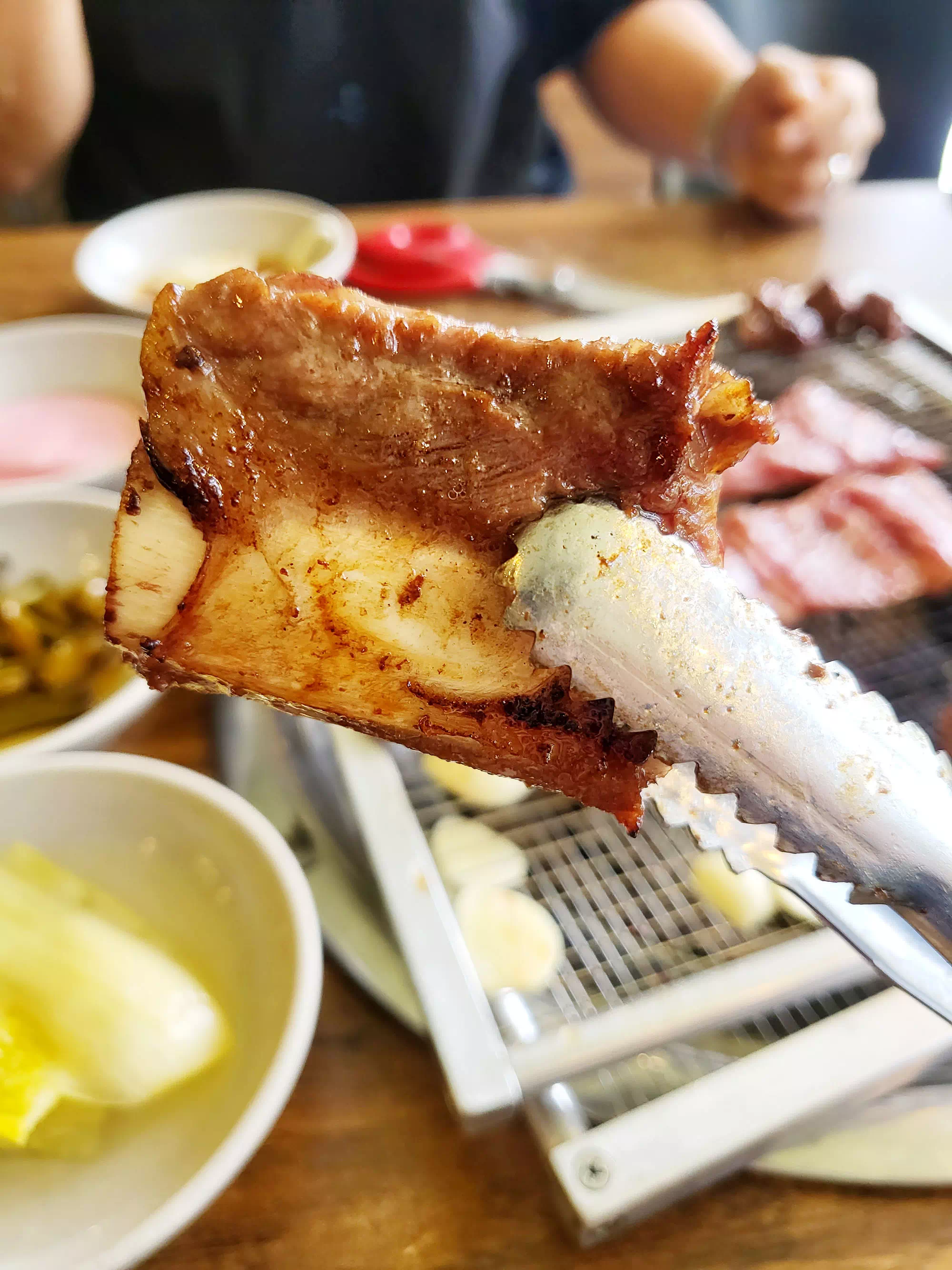 뼈에 붙은 살