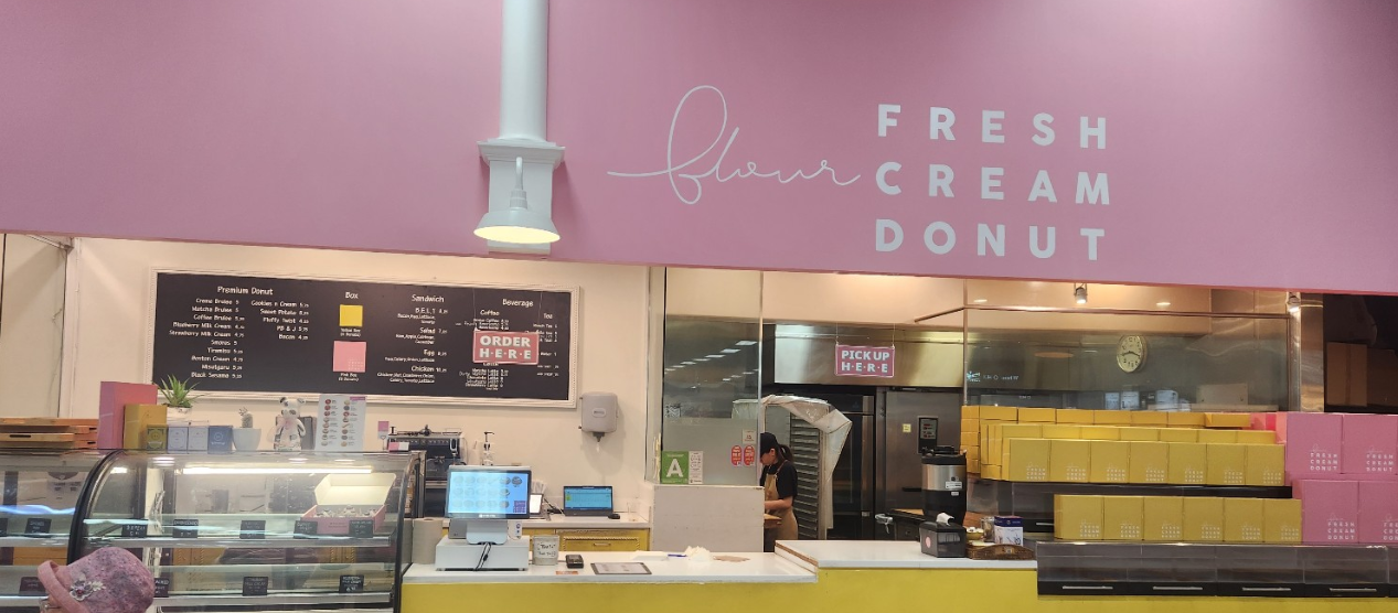 Flour Fresh Cream Donut 실내 이미지