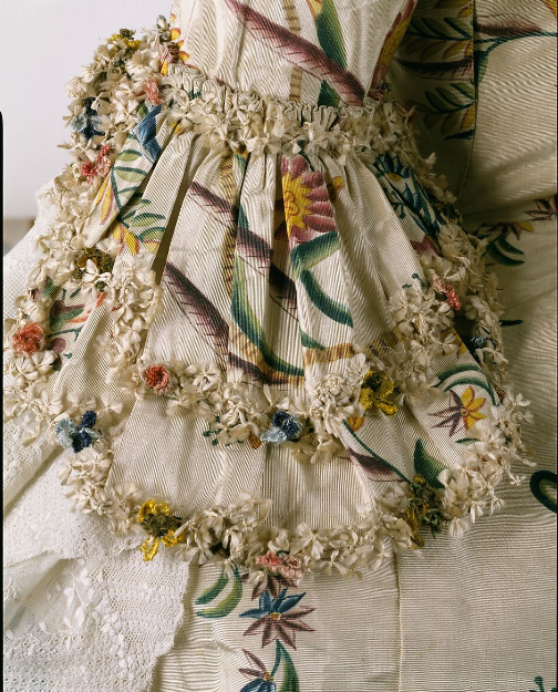 Robe &agrave; la fran&ccedil;aise