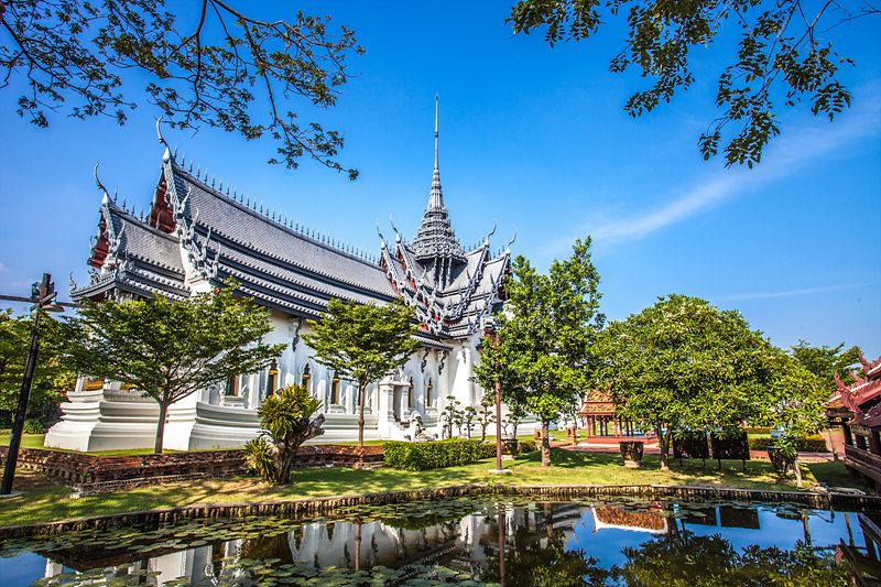 무엉 보란에 만들어진 모형 건축물 _Photo by Kim Sunghwan(Artageo)