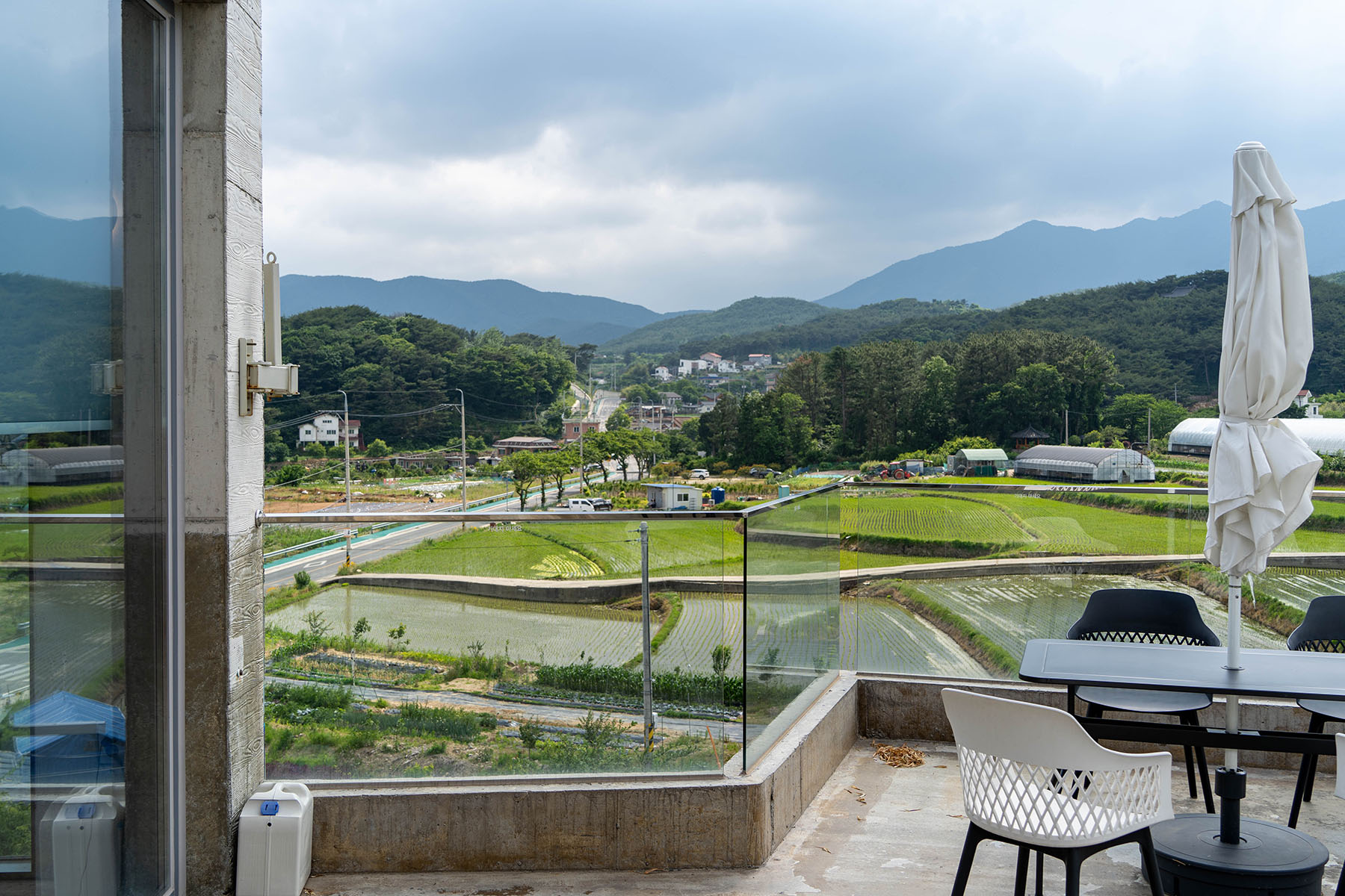 카페 지산 2층