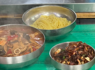 지린성 &ndash; 짜장 러버들의 성지! 고추짜장밥은 무조건이쥬