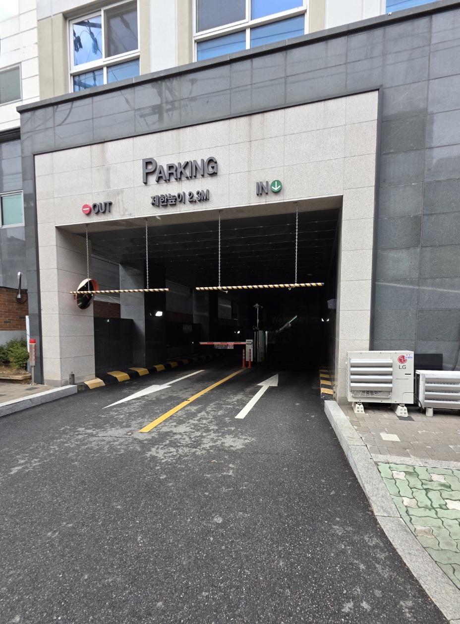 무인-주차장은-현대의-편리한-주차-시스템입니다.