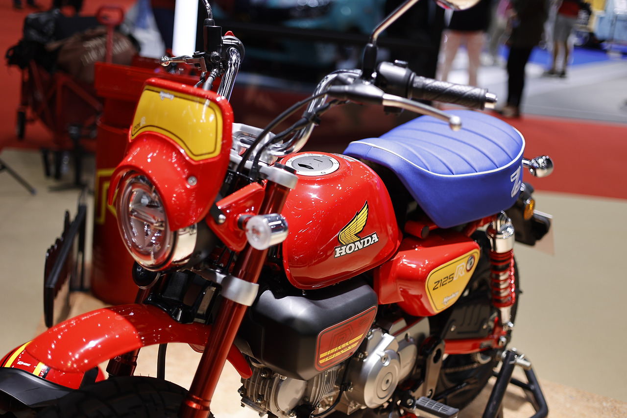 제목: New Monkey Z125R Special Edition 및 Honda CT125: 태국 도로를 가속하세요!