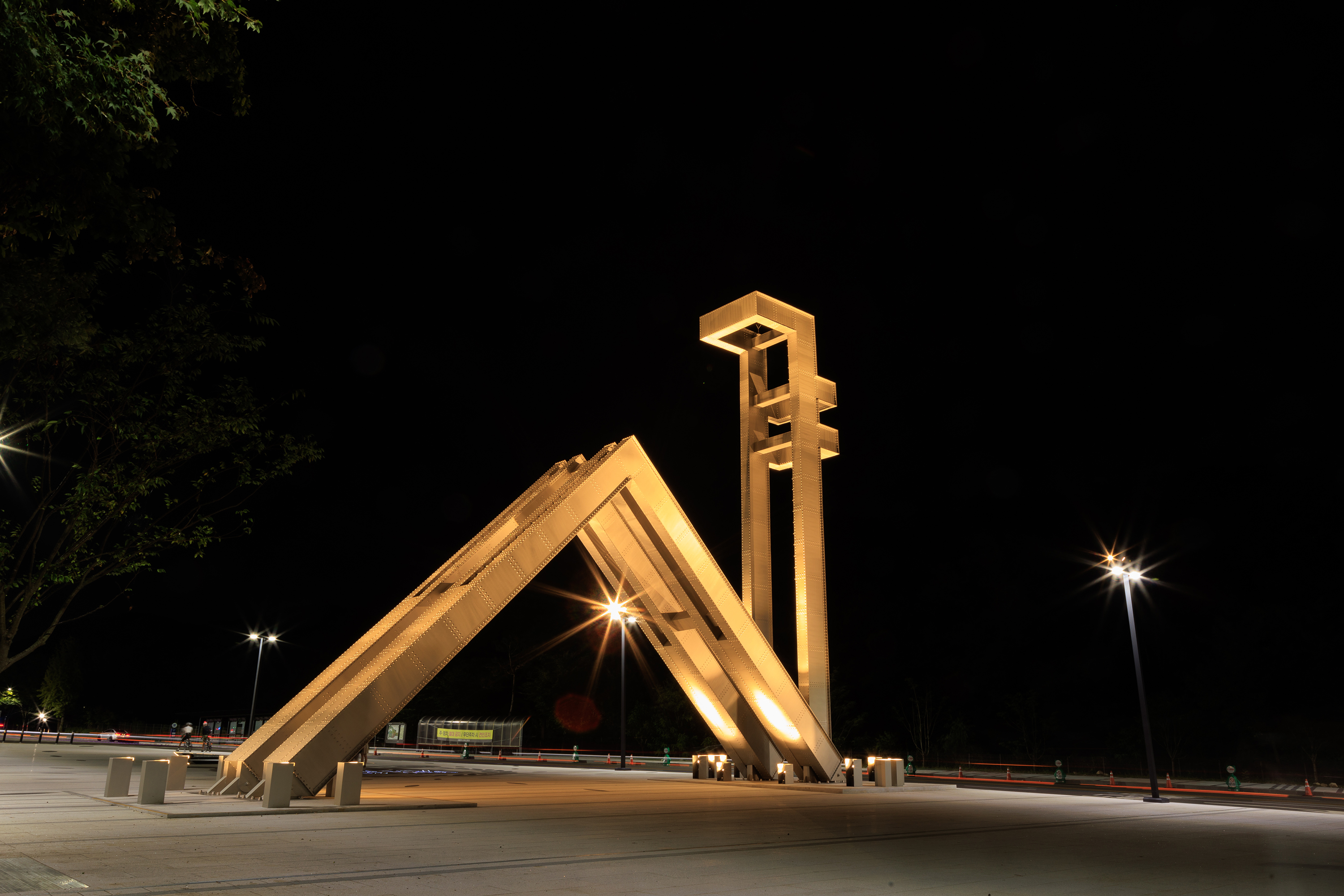 서울대학교 정문 야경