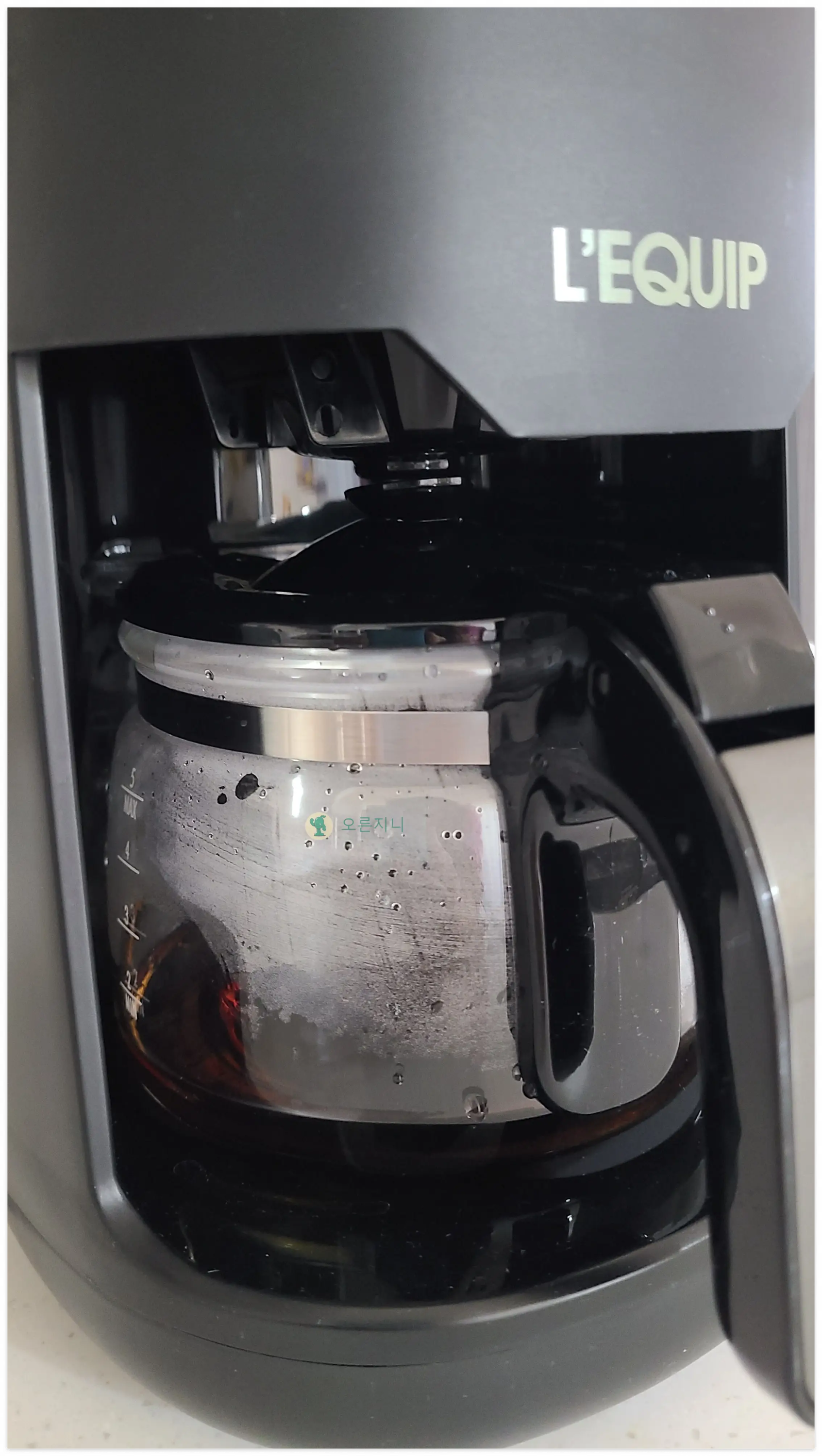 리큅-커피메이커-커리내리는 중