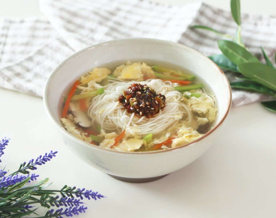 멸치육수 잔치국수