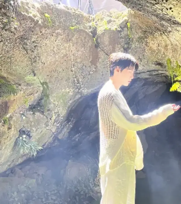 가수-도영-사진