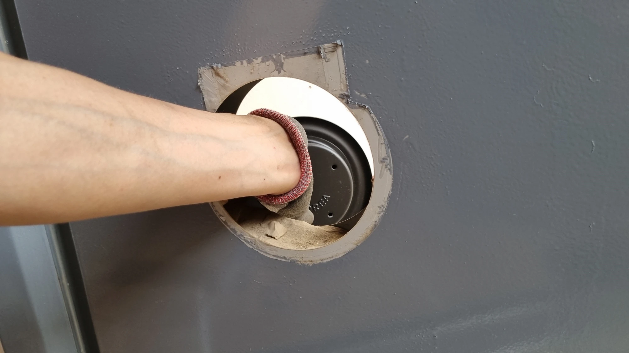 실외 커버 끼우는 모습