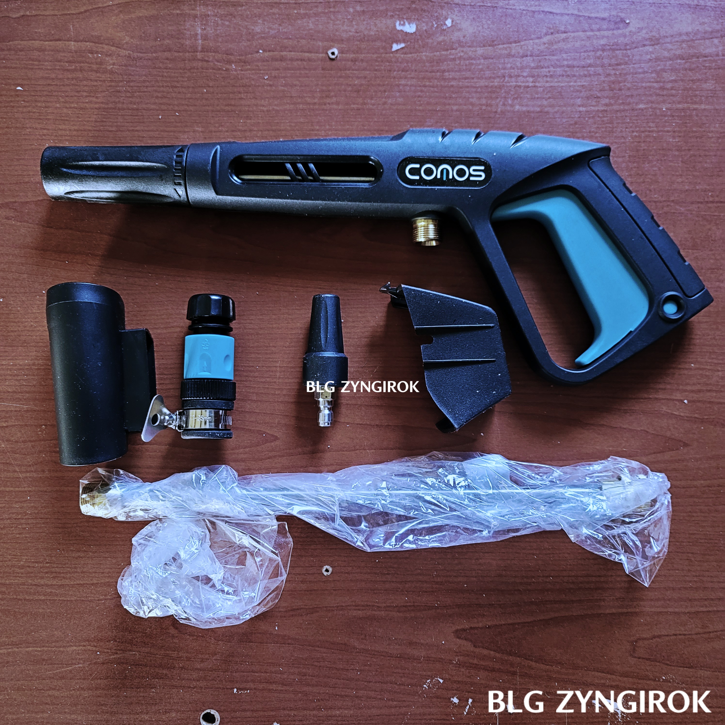 코모스 고압세척기의 구성품들이다.