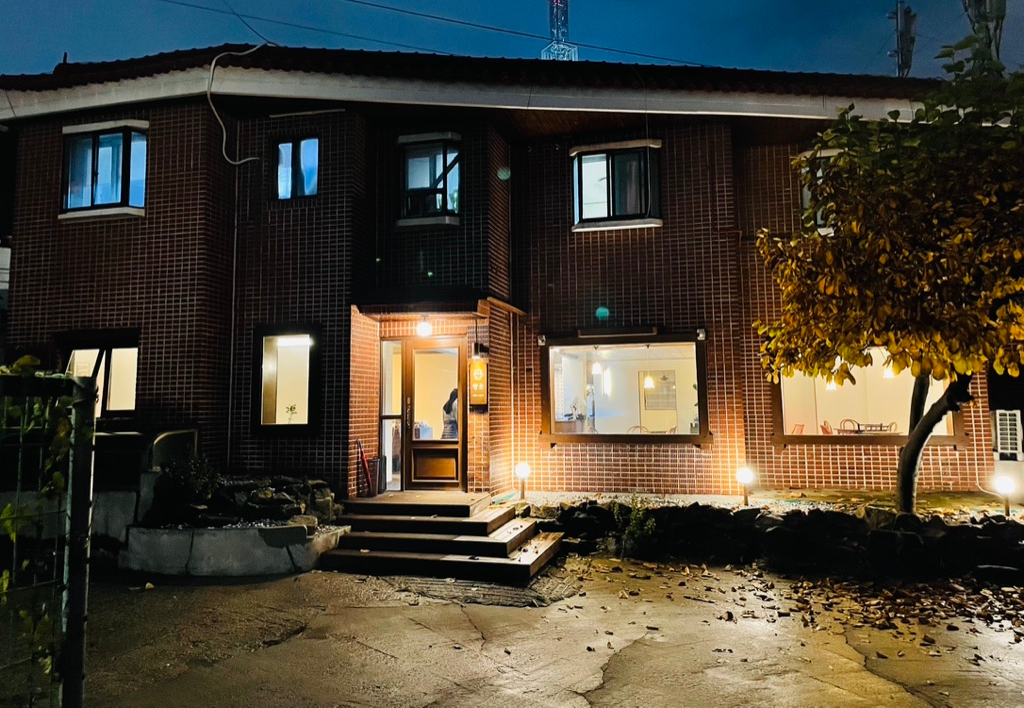 베이커리 빵끗 밖에서 본 모습