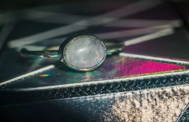 레인보우 문스톤