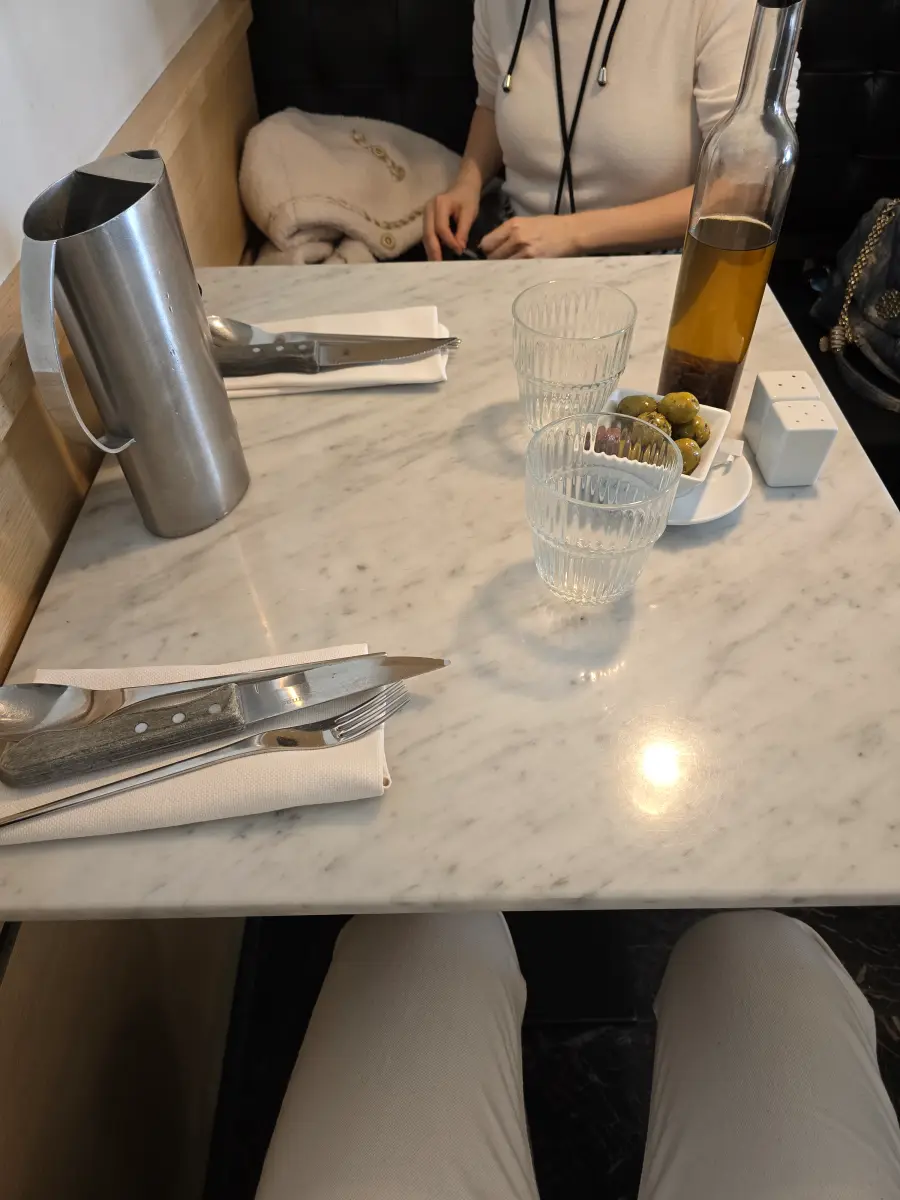 Di Piu 실내 테이블