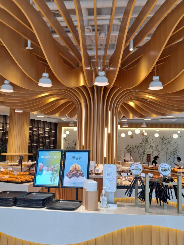 안스베이커리 진열대