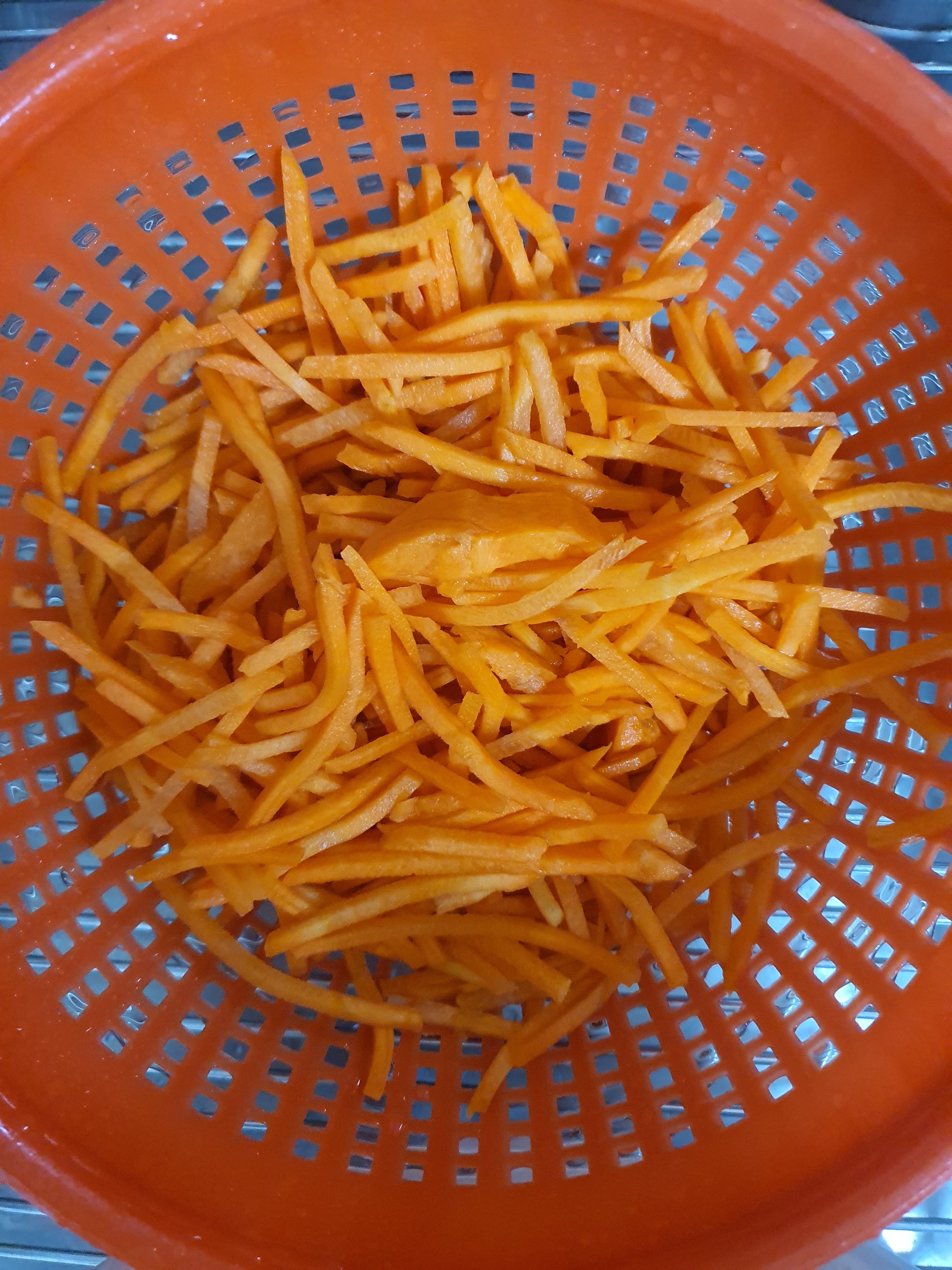 당근을-넣으면-색감이-좋습니다.