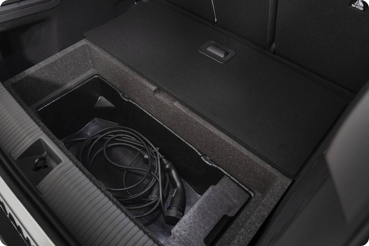 세닉 E-TECH 트렁크 공간