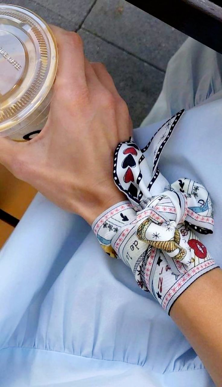 스카프, 방도스카프, 볼캡, 리조트룩, 스타일링, 크롭탑, 반다나, 락시크, 페스티벌룩, 여름, 패션플레이그라운드, 샌들