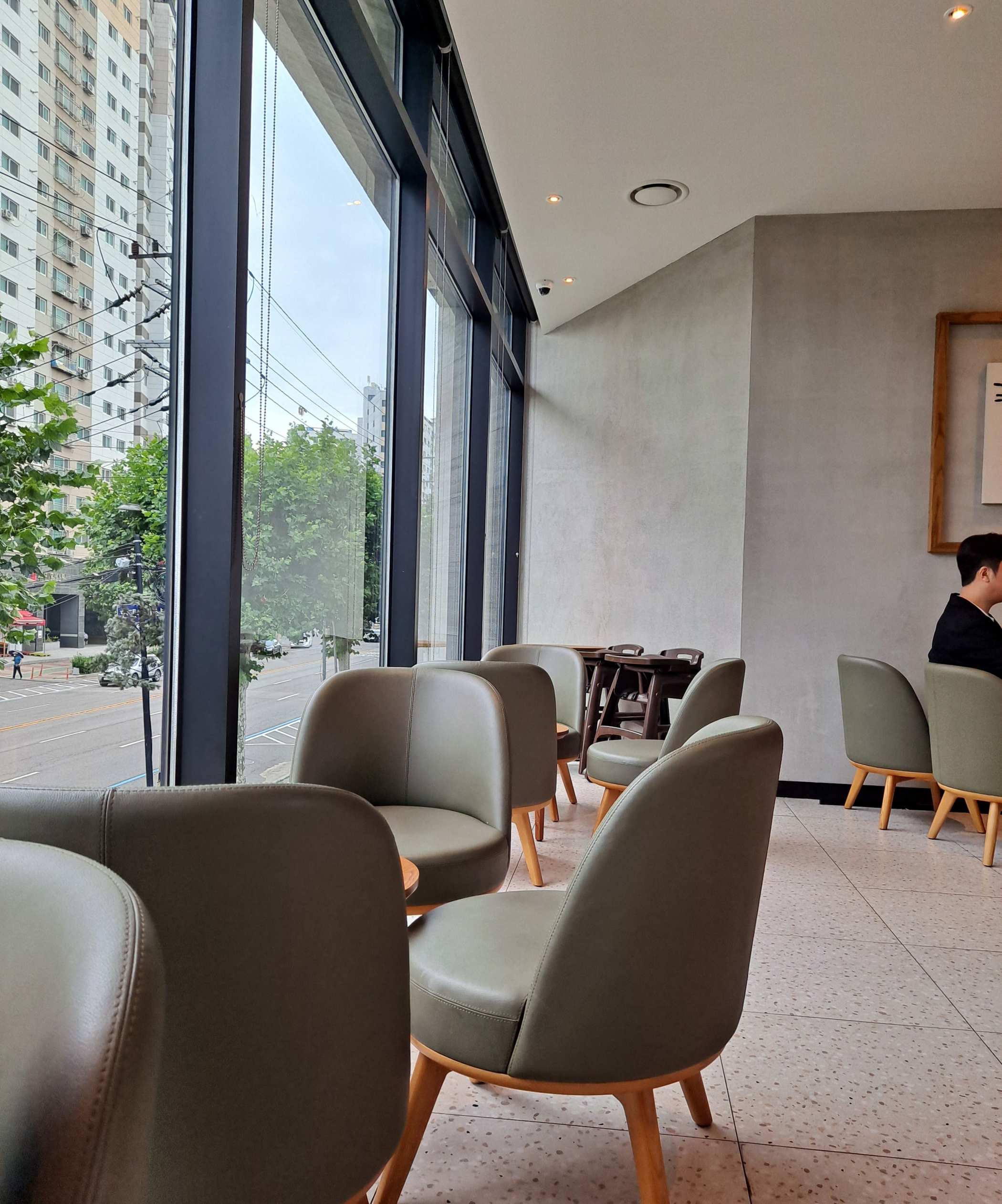 스타벅스 2층 창가자리