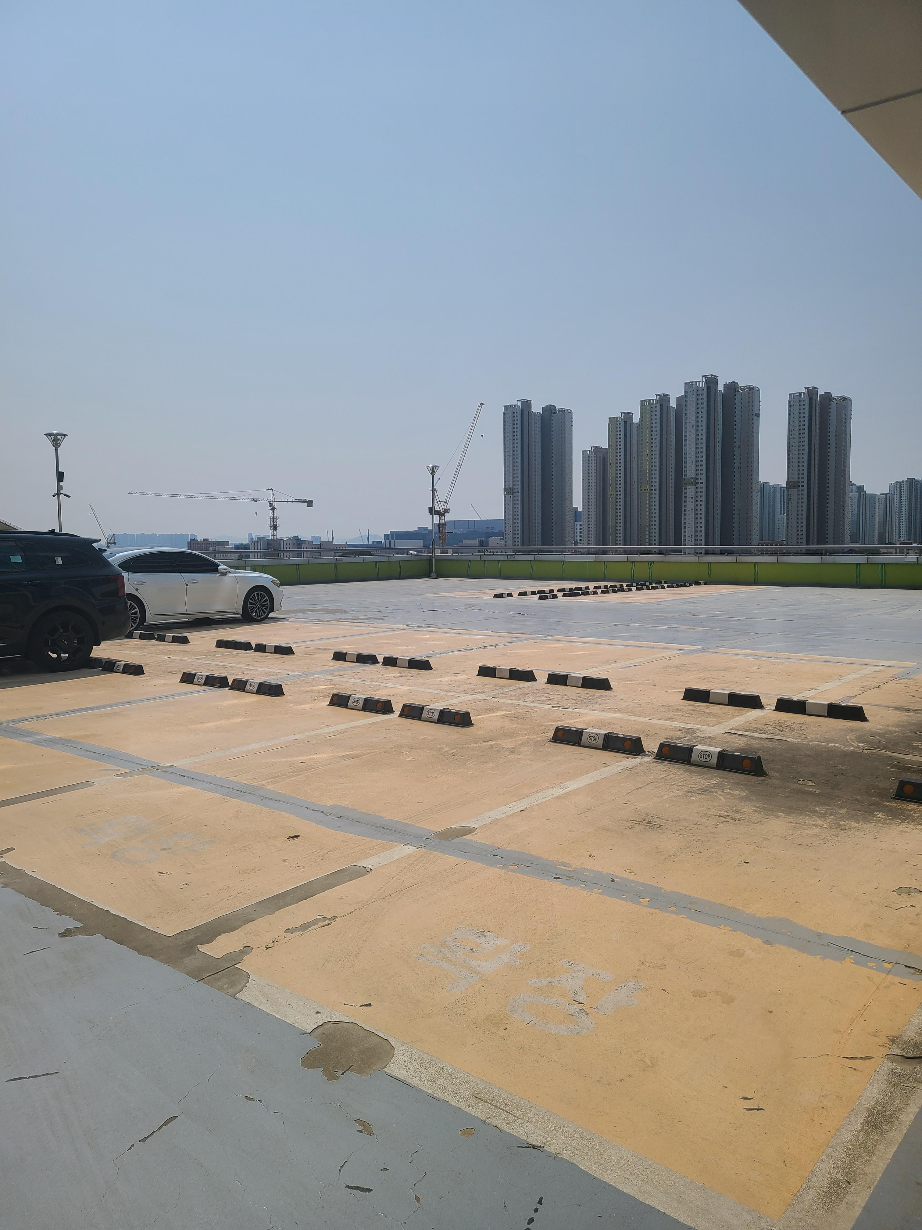 송도 테크노큐브 지상주차장, 드라이브인1