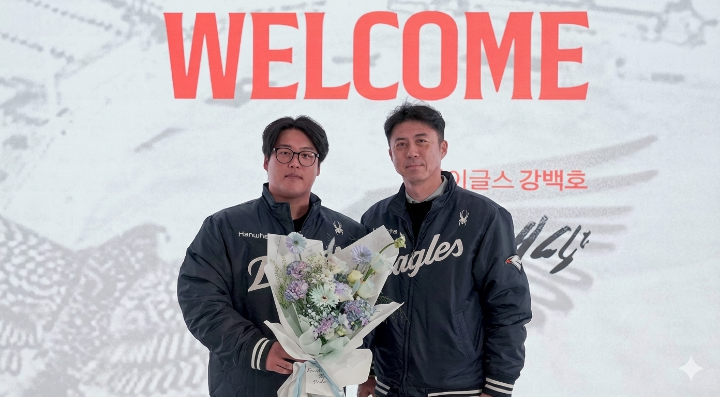 강백호선수(왼쪽)와 손혁 단장(오른쪽)