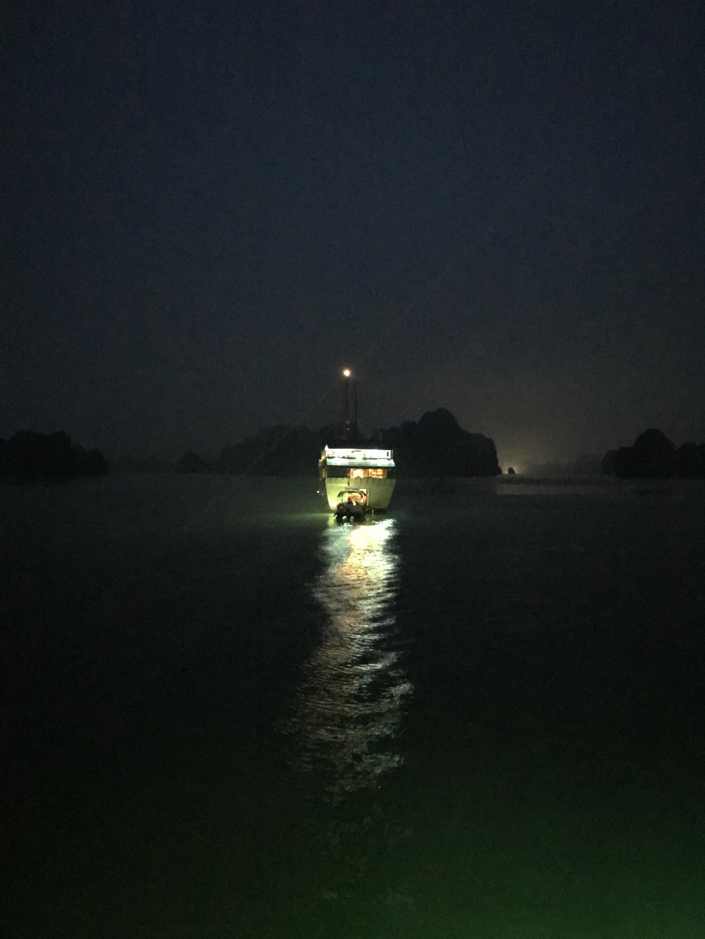 하롱베이 크루즈 밤낚시