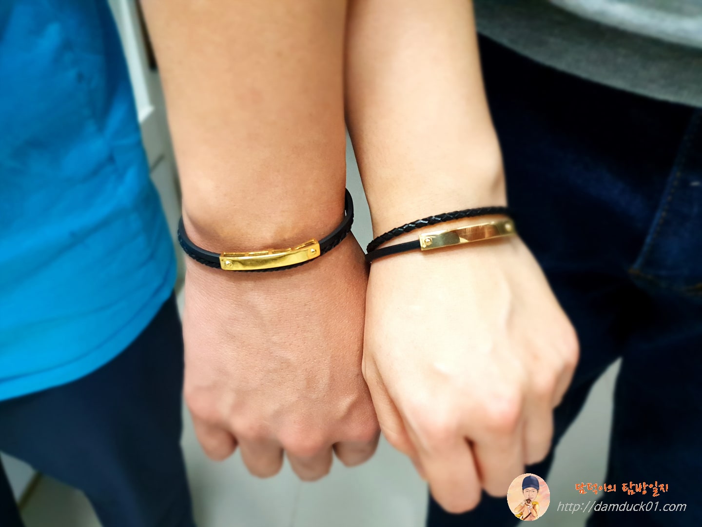 the Rubz our plat bracelet 착용 샷