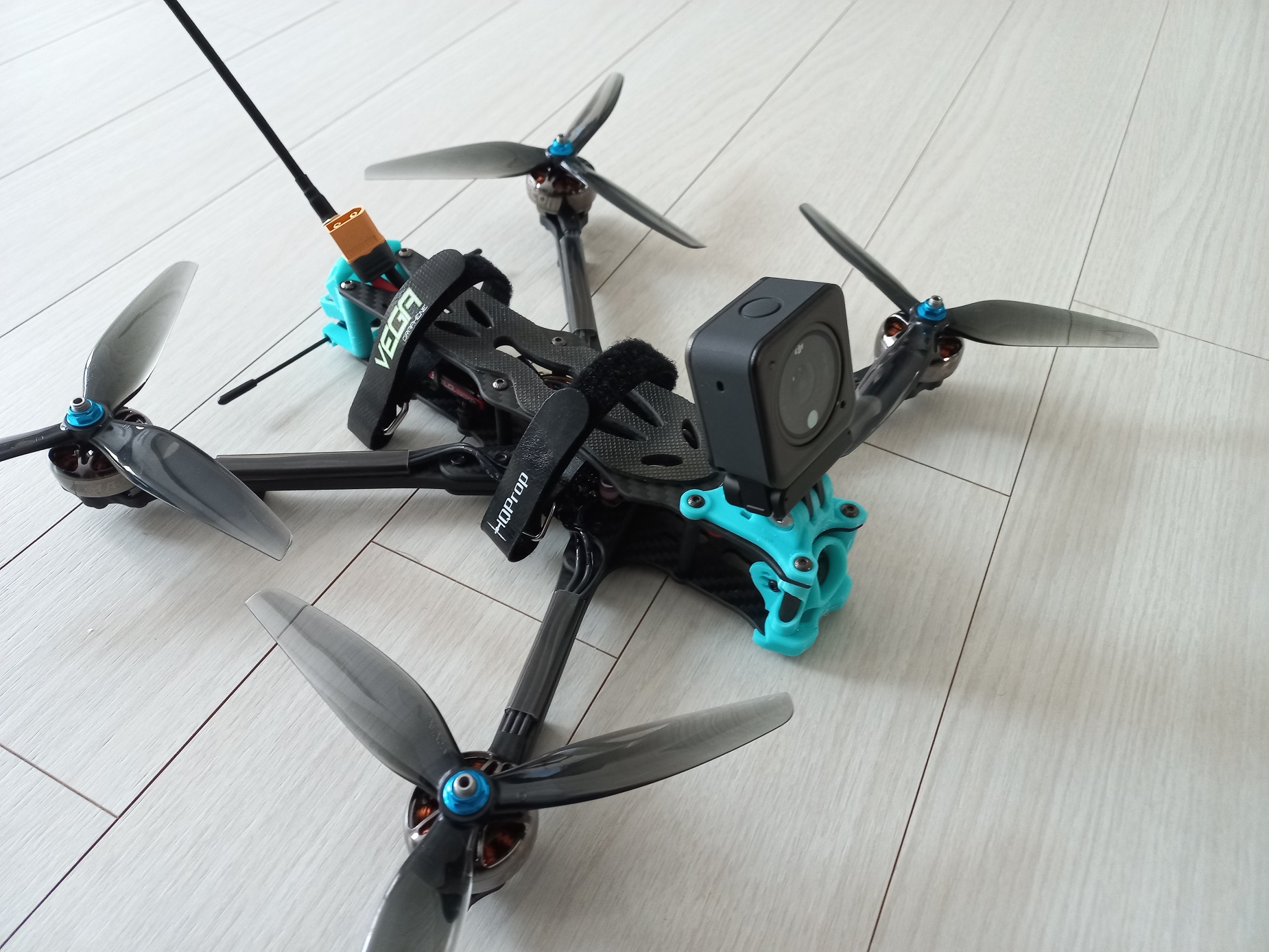DJI 액션2 드론 장착 모습