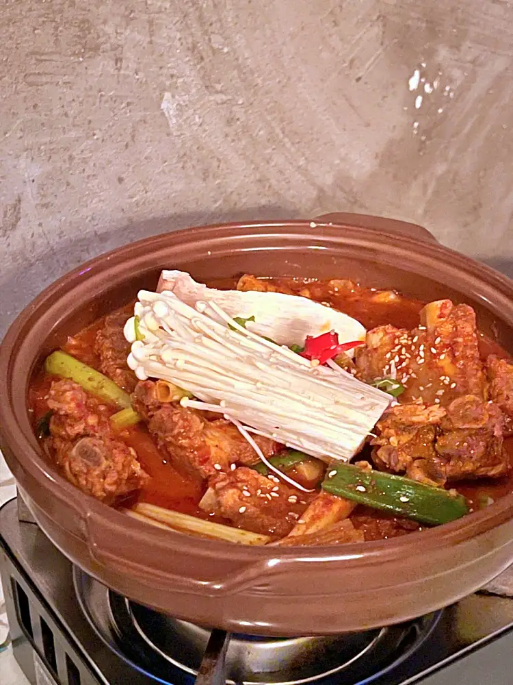 소문의맛집 우리들의 차차차 트루디 이대은 족발 보쌈 매운 등갈비찜 육전 맛있는 한식 주점 압구정역 신사역 강남 맛집 위치 메뉴 가격 정보