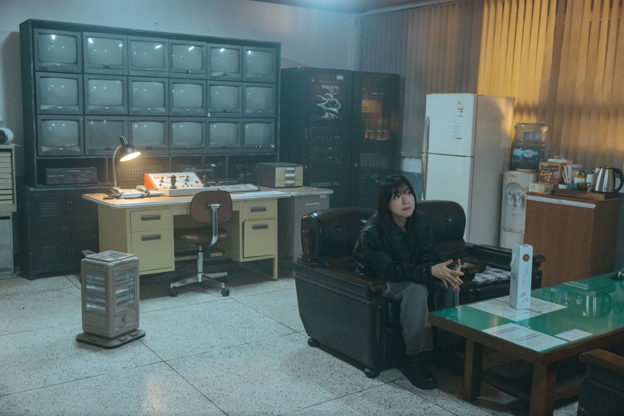 영화 괴기열차-광림역 -역장-기다리는 모습