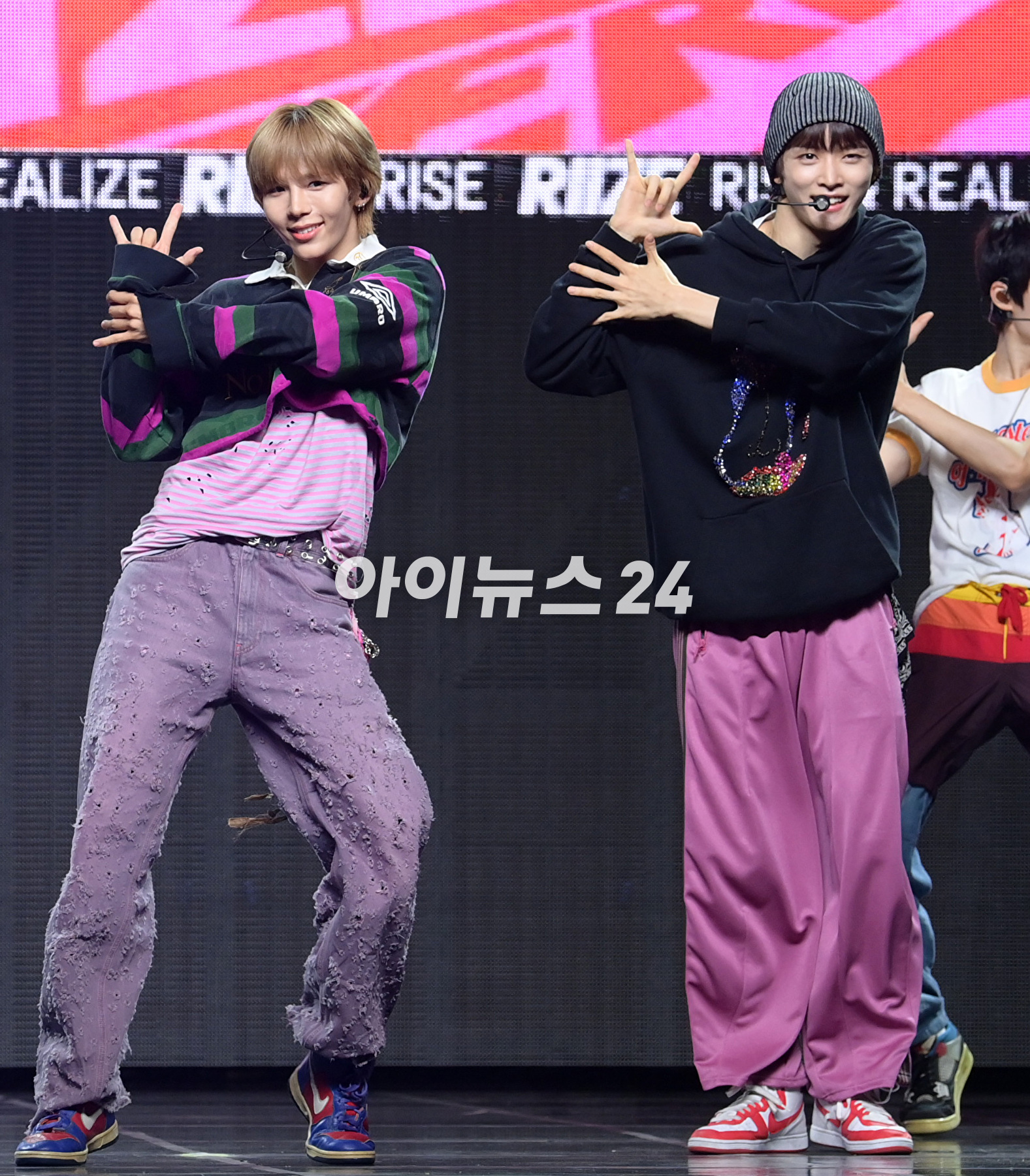 그룹 라이즈(RIIZE)가 4일 오후 서울 용산구 한남동 블루스쿼어에서 열린 라이즈 데뷔 앨범 쇼케이스 'RIIZING DAY: RIIZE Press Premiere'에 참석하고 있다. [사진=정소희 기자]